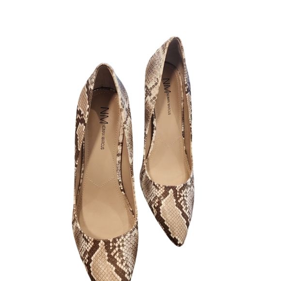 Brand New Neiman Marcus Closed Toe Pumps - Picture 2 of 6